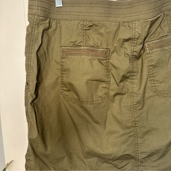 Chico’s Pull-On Skort, Size 14 (2.5) army green - Picture 6 of 9